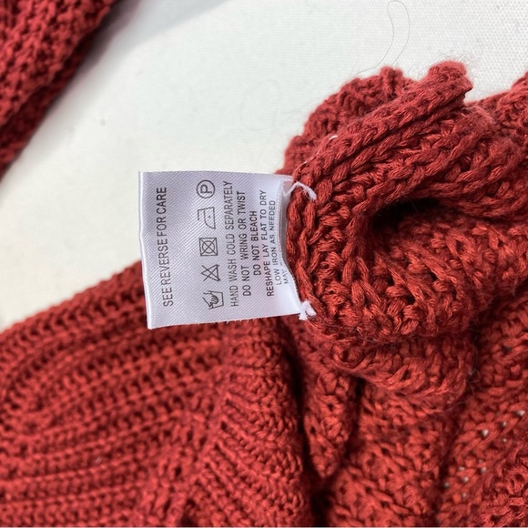 Miracle Red Crew Neck Sweater with Chunky Knit Loose Shape - Picture 7 of 10